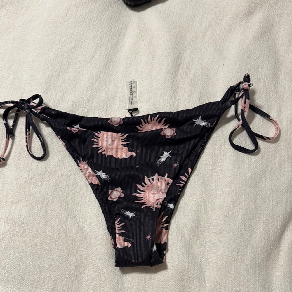 Zaful Charcoal Ribbed Bikini Bottom with Pink Sun and Star Print